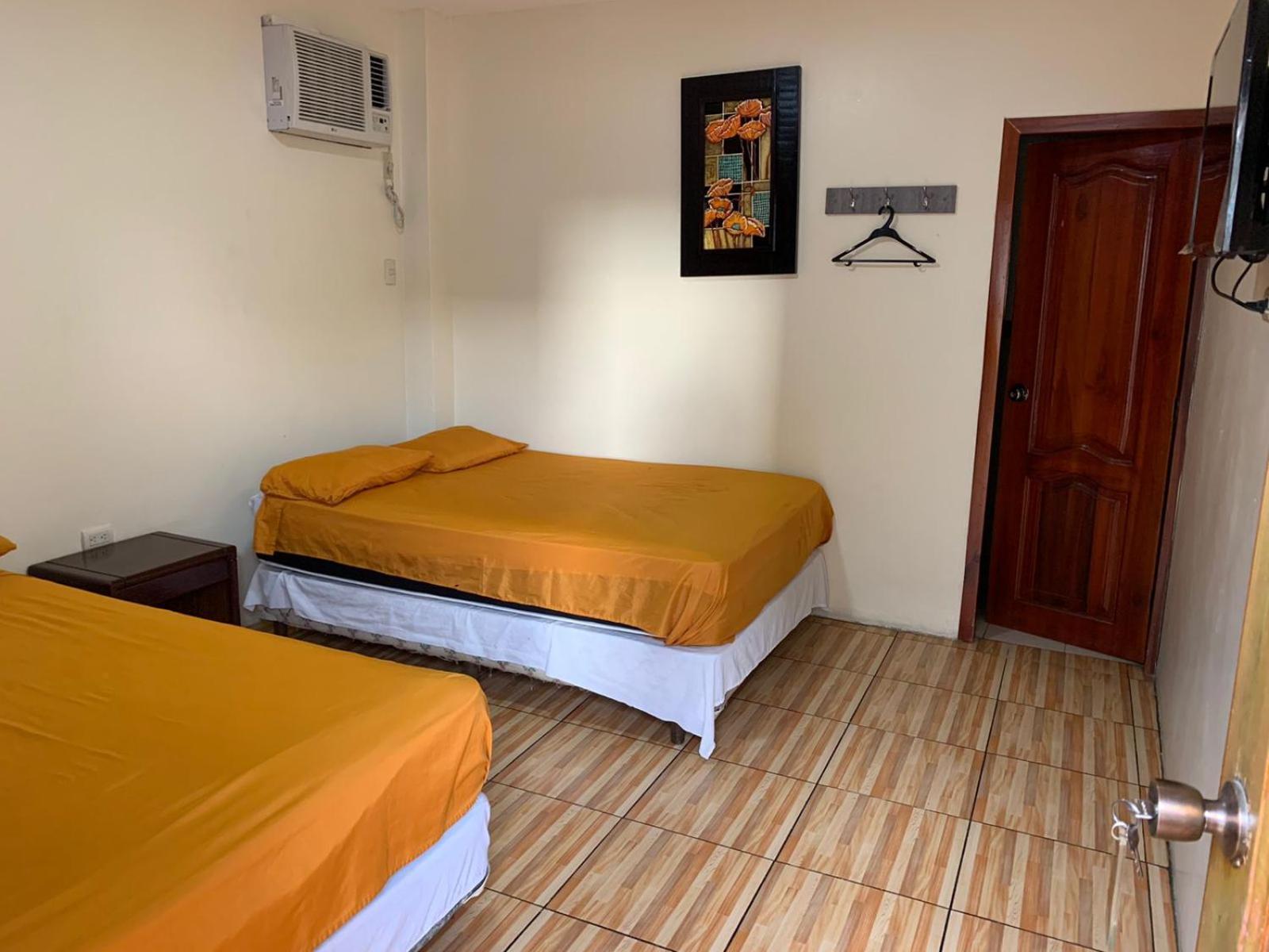 Hostal Las Velas Hotell Manta Exteriör bild